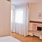 Apartment Chesa Dmuretta -
